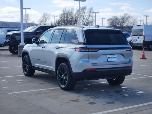 New 2026 Jeep Grand Cherokee Altitude RWD image 3
