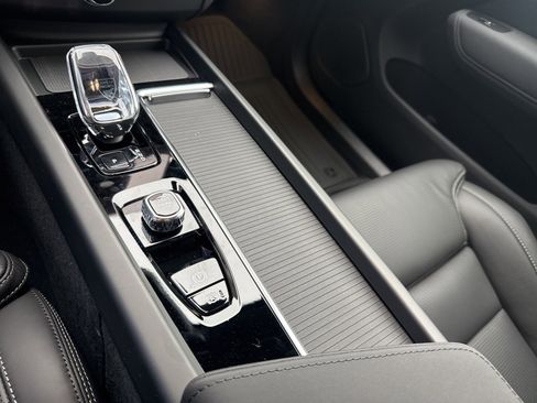 New 2026 Volvo XC60 B5 Ultra w/ Climate Package image 21