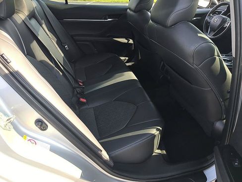Used 2018 Toyota Camry XSE FWD image 33