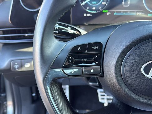 Used 2025 Hyundai Elantra SEL image 14