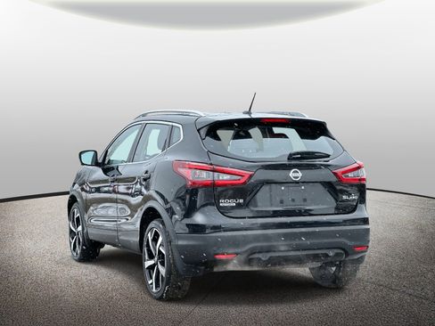 Used 2021 Nissan Rogue Sport SL w/ Premium Package image 4