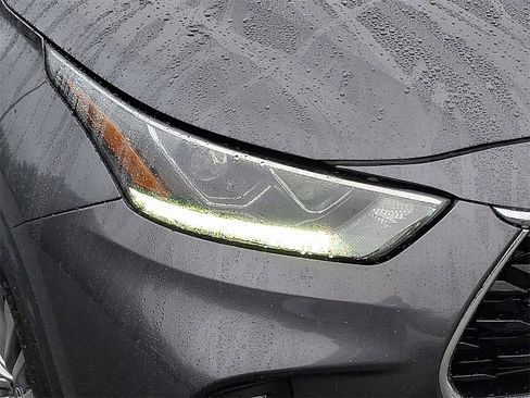 Used 2023 Toyota Highlander Platinum image 9