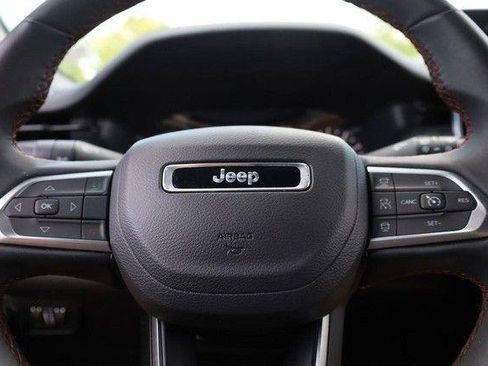 Used 2025 Jeep Compass Trailhawk w/ Trailer Tow Group AWD/4WD image 9