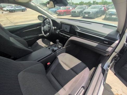 Used 2025 Toyota Camry LE FWD image 31