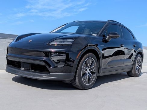 Certified 2025 Porsche Macan 4 Electric AWD/4WD image 1