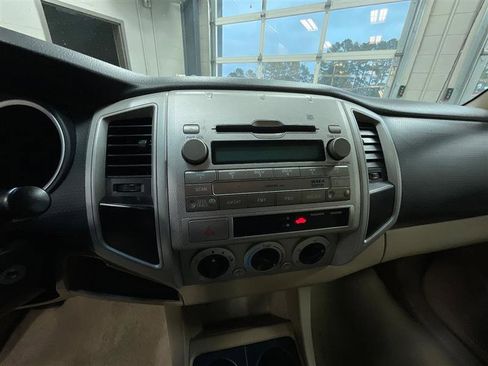 Used 2010 Toyota Tacoma PreRunner image 17