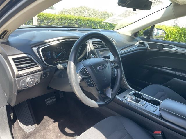 Used 2017 Ford Fusion SE w/ Fusion SE Technology Package FWD image 10