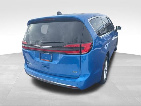 New 2026 Chrysler Pacifica Select image 5