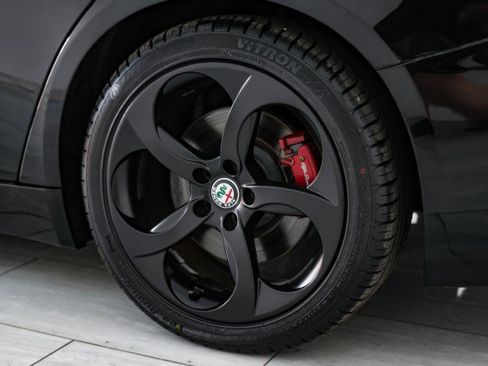 Used 2019 Alfa Romeo Giulia w/ Quick Order Package 22K Sport image 53