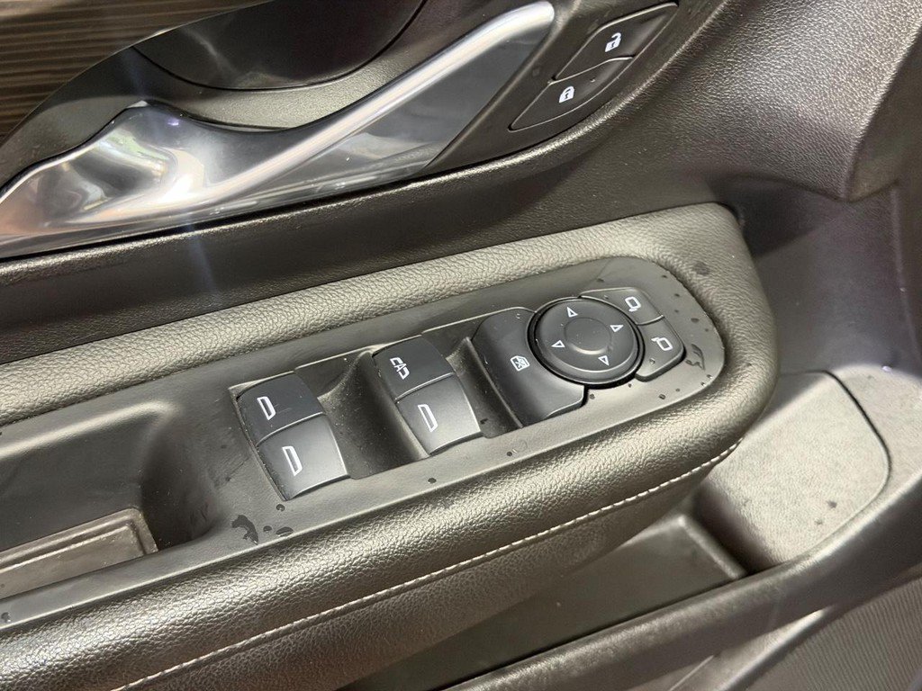 Used 2024 GMC Terrain SLE AWD/4WD image 15