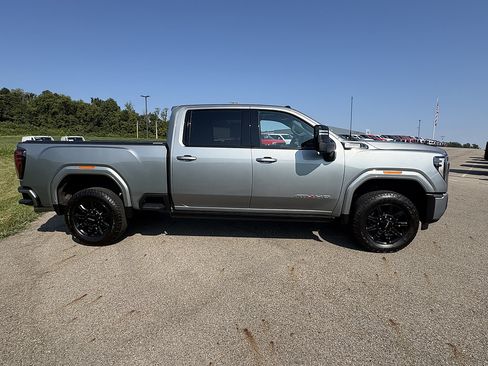 Used 2024 GMC Sierra 2500 AT4 w/ AT4 Preferred Package AWD/4WD image 6