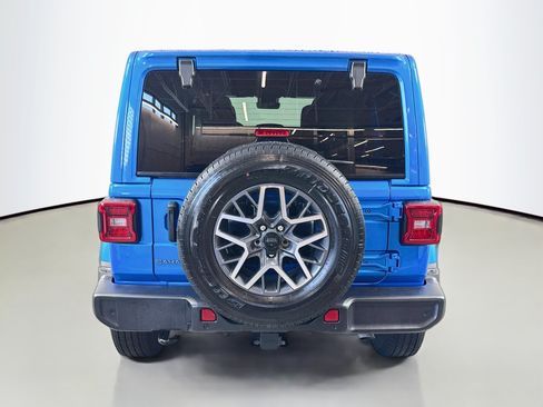 Used 2025 Jeep Wrangler Unlimited Sahara AWD/4WD image 6