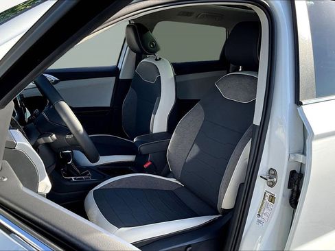 New 2026 Volkswagen Taos SE image 19