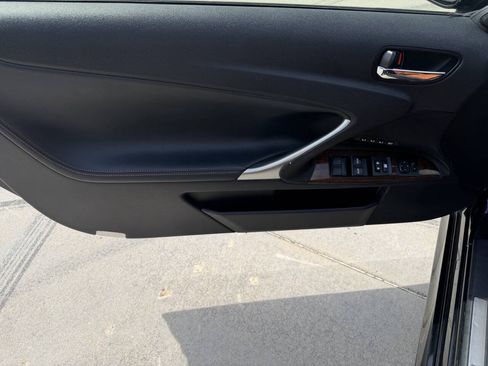 Used 2011 Lexus IS 250C w/ Luxury Pkg RWD image 21