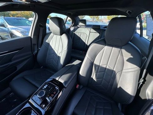 Certified 2025 BMW 530i xDrive 530i xDrive w/ Premium Package image 28