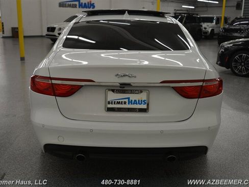 Used 2020 Jaguar XF Premium image 9