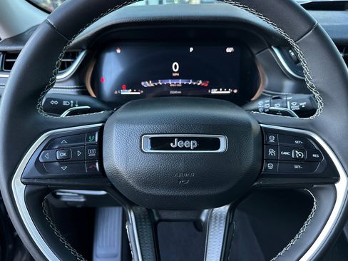 Used 2024 Jeep Grand Cherokee L Laredo image 23