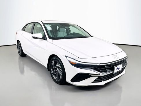 New 2025 Hyundai Elantra Limited image 3