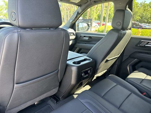 Used 2025 Chevrolet Tahoe Z71 AWD/4WD image 12