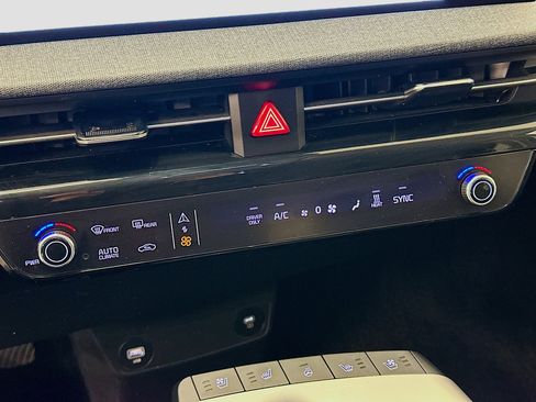 Used 2022 Kia EV6 Wind image 24