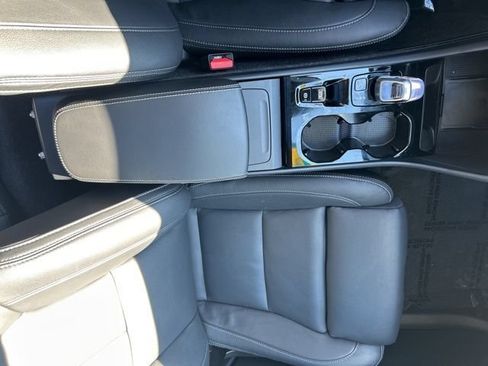 Certified 2025 Volvo XC40 B5 Plus AWD/4WD image 26