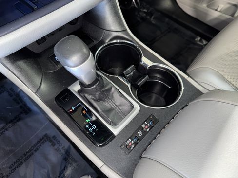 Used 2019 Toyota Highlander Limited w/ Phone Cable & Charge Package image 29