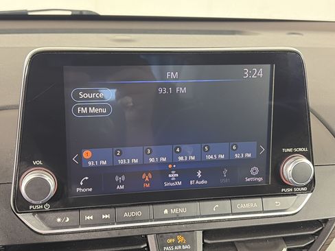 Used 2024 Nissan Altima 2.5 SV FWD image 18