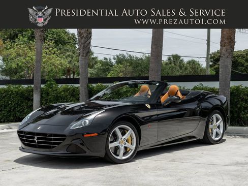 Used 2015 Ferrari California T RWD image 1