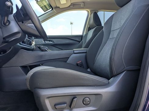 Used 2024 Nissan Rogue SV FWD image 15