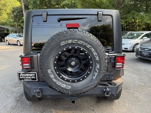 Used 2014 Jeep Wrangler Unlimited Sahara image 5