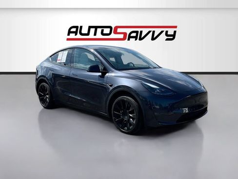 Used 2024 Tesla Model Y Long Range AWD/4WD image 1