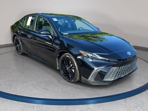Used 2025 Toyota Camry SE w/ Multimedia Upgrade Package FWD image 3