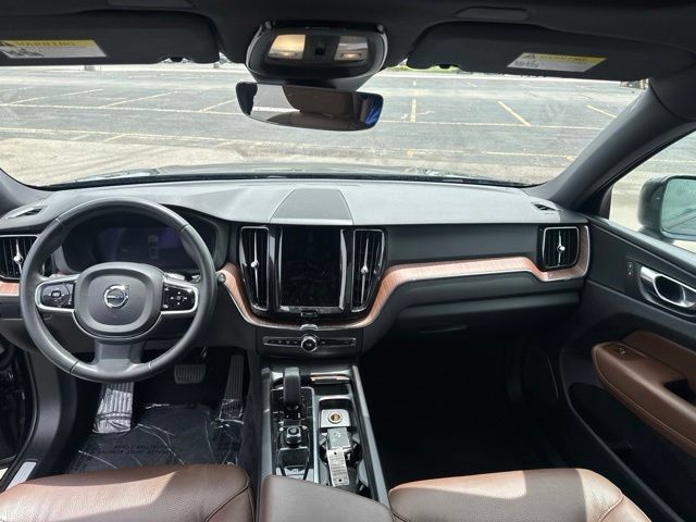 Used 2023 Volvo XC60 B5 Plus AWD/4WD image 11