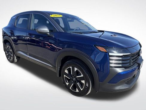 Used 2025 Nissan Kicks SV w/ Illumination Package image 7