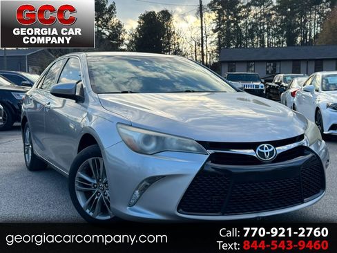 Used 2015 Toyota Camry SE FWD image 1