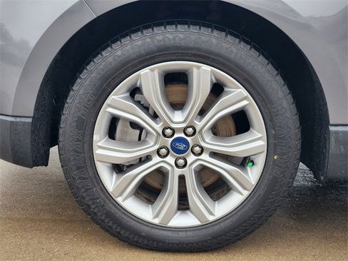 Used 2022 Ford Edge Titanium image 21