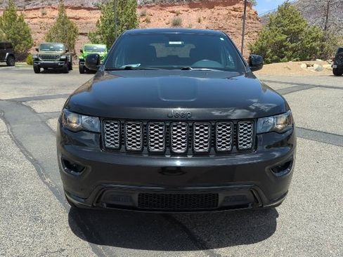 Used 2021 Jeep Grand Cherokee Laredo X AWD/4WD image 3