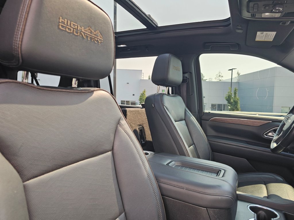 Used 2022 Chevrolet Suburban High Country w/ Premium Package 2 AWD/4WD image 13