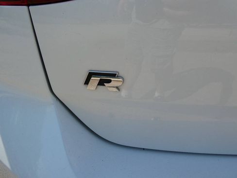 Used 2016 Volkswagen Golf R 4-Door AWD/4WD image 40