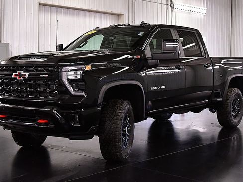 New 2026 Chevrolet Silverado 2500 ZR2 AWD/4WD image 3
