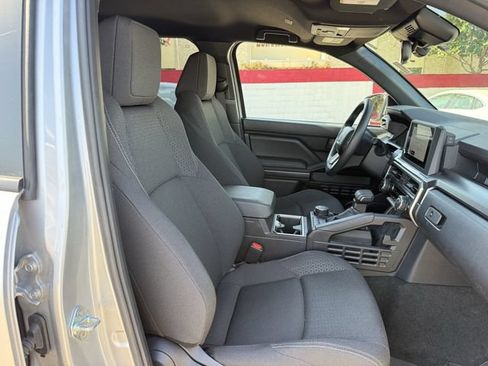 Used 2025 Toyota 4Runner SR5 AWD/4WD image 29