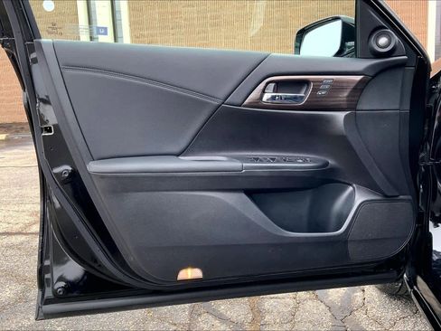 Used 2017 Honda Accord EX-L image 22