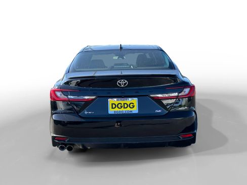 Used 2025 Toyota Camry SE image 4