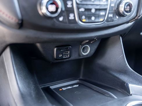 Used 2023 Chevrolet Traverse RS FWD image 19