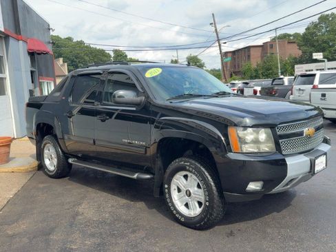 Used 2011 Chevrolet Avalanche LT w/ Luxury Package AWD/4WD image 4
