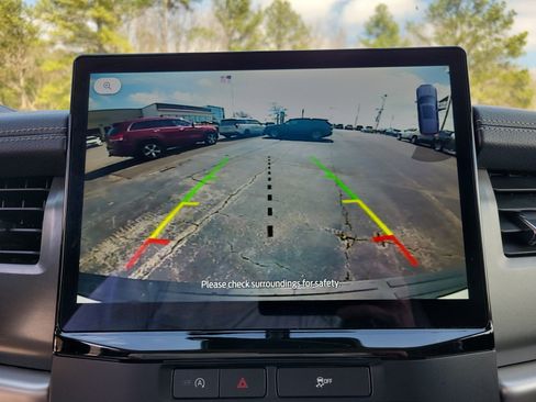 Used 2024 Ford Expedition XLT image 16