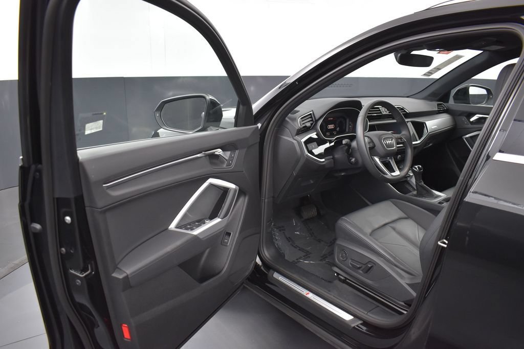 Used 2025 Audi Q3 2.0T Premium AWD/4WD image 5