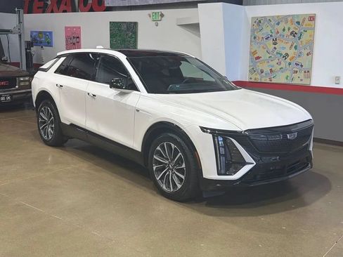 Used 2024 Cadillac Lyriq Sport AWD/4WD image 21