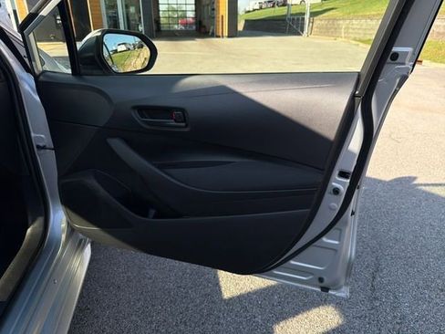 Used 2025 Toyota Corolla LE FWD image 33