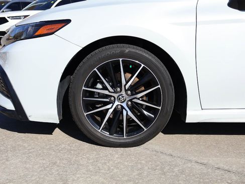 Used 2022 Toyota Camry SE image 8